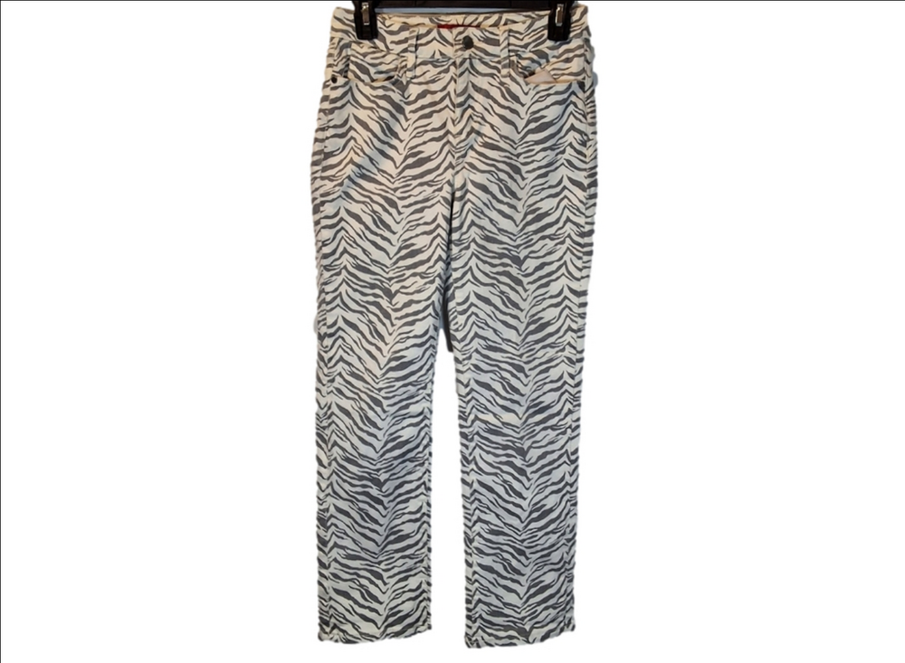 Introducing JLo's Stylish Animal Print Capri Jeans - Add a Touch of Flair